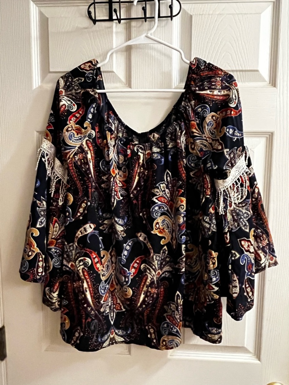~ PAISLEY PRINT BELL SLEEVE TASSEL TOP ~ M